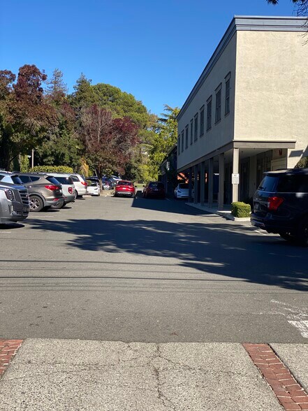 1013-1021 1st St, Benicia, CA à louer - Photo du bâtiment - Image 2 de 16