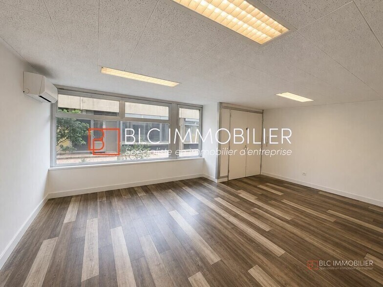 Office in Marseille for lease - Interior Photo - Image 3 of 7