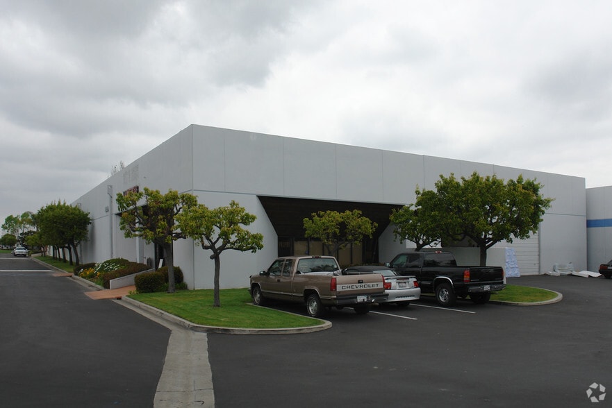 2929 S Harbor Blvd, Santa Ana, CA for sale - Building Photo - Image 2 of 10