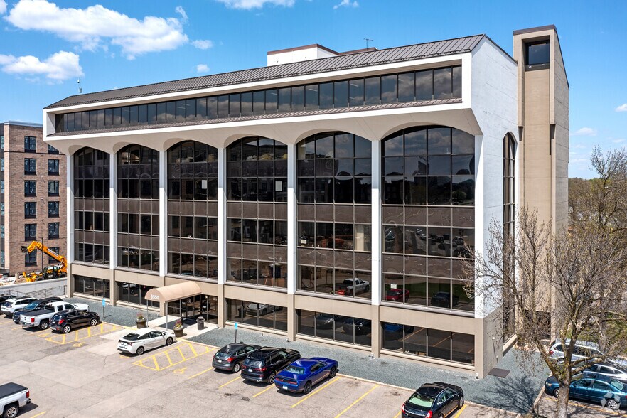 6550 York Ave, Edina, MN à louer - Photo du bâtiment - Image 2 de 9