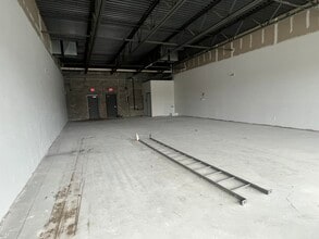 11-47 S Cass Lake Rd, Waterford, MI for lease Interior Photo- Image 1 of 3