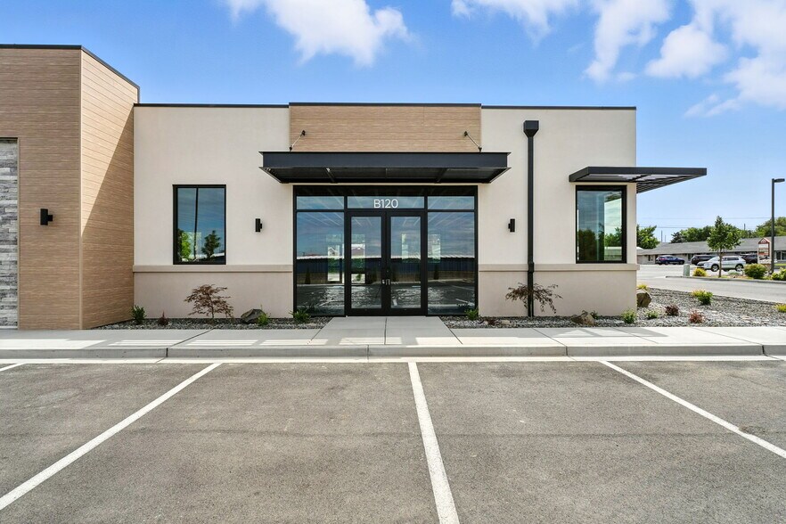 6018 W Clearwater Ave, Kennewick, WA à louer - Photo du bâtiment - Image 3 de 24