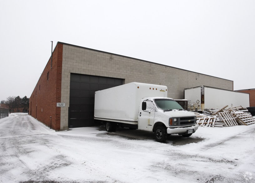 55 Bradwick Dr, Concord, ON à louer - Photo du bâtiment - Image 2 de 18