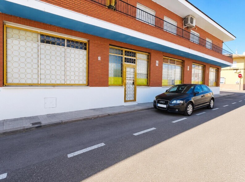 Commerce de détail dans Ciempozuelos à vendre - Photo du bâtiment - Image 2 de 3