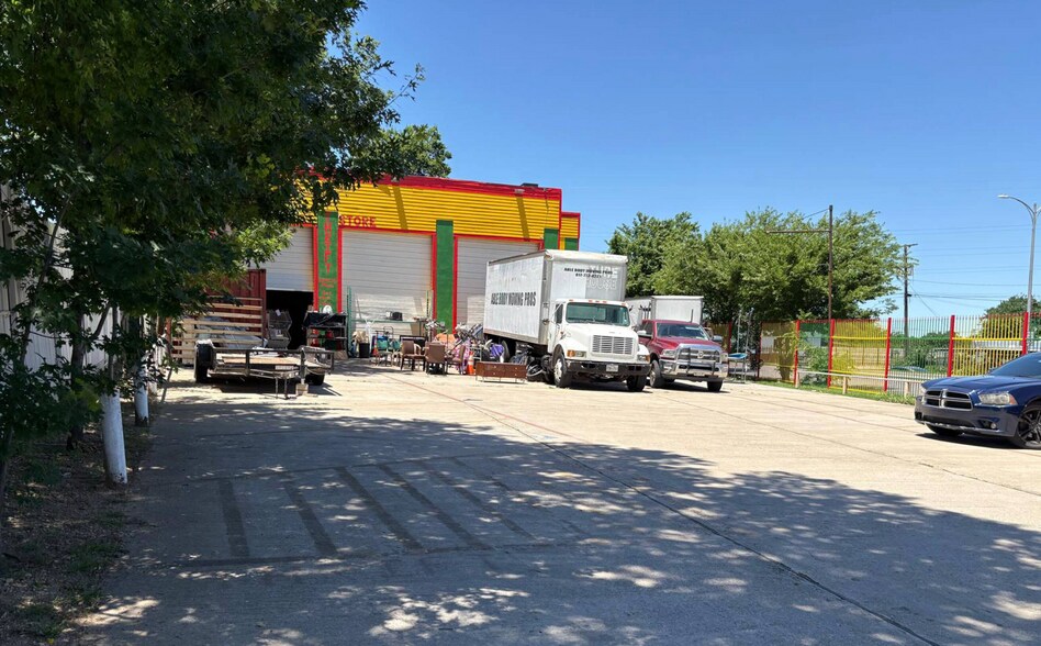 1234 E Illinois Ave, Dallas, TX à vendre - Photo du bâtiment - Image 2 de 9