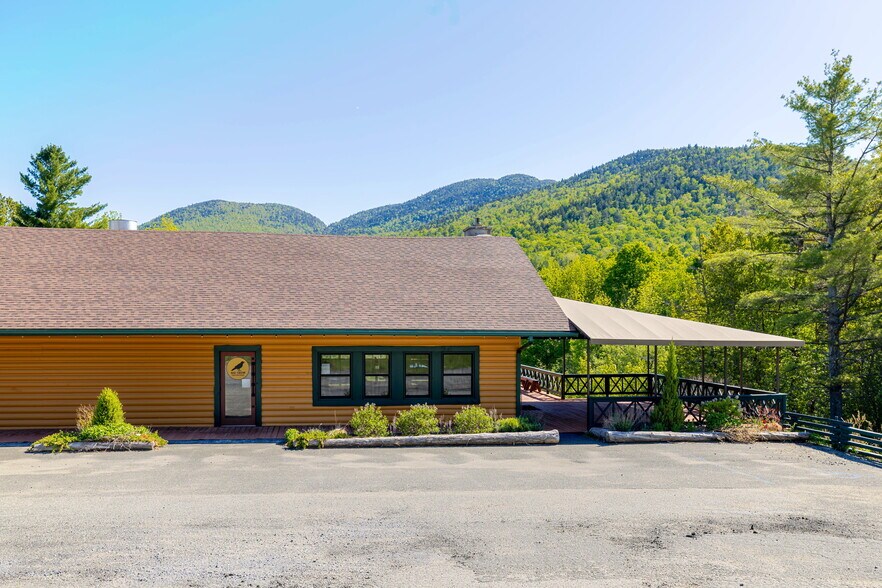 10050 NYS Route 9N, Keene, NY à vendre - Photo du bâtiment - Image 3 de 15