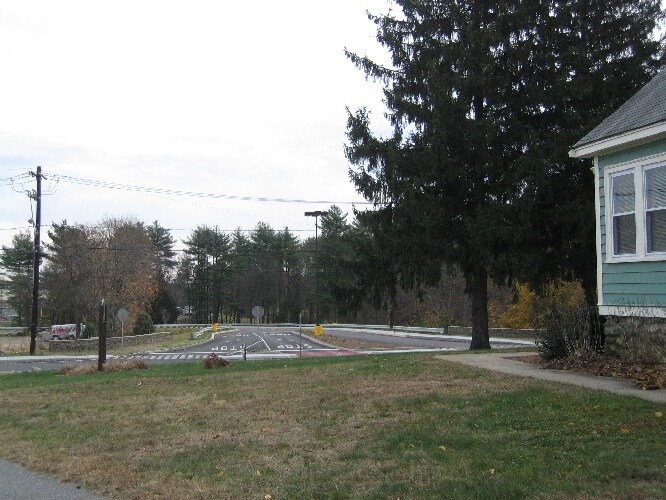 75 Main St, Medway, MA à louer - Photo du bâtiment - Image 3 de 6