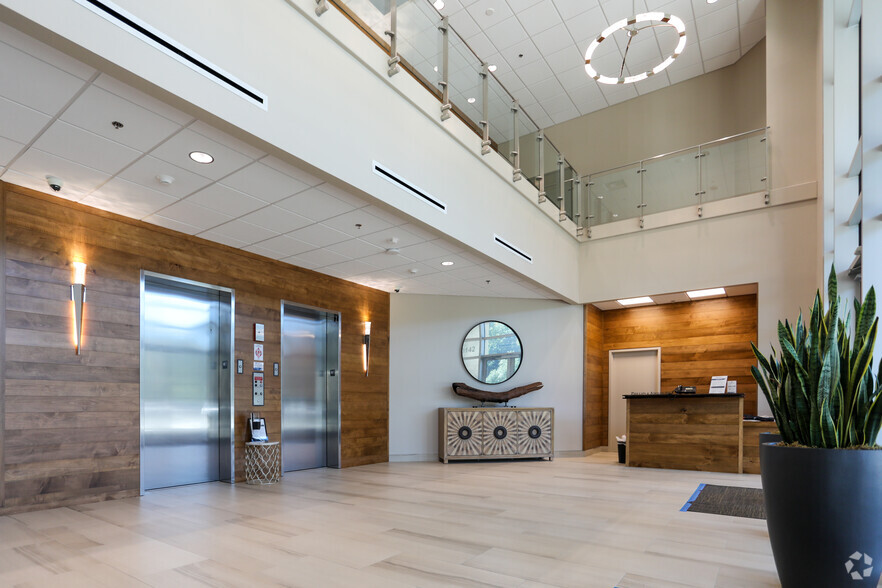 10142 Parkside Dr, Knoxville, TN for lease - Lobby - Image 3 of 4