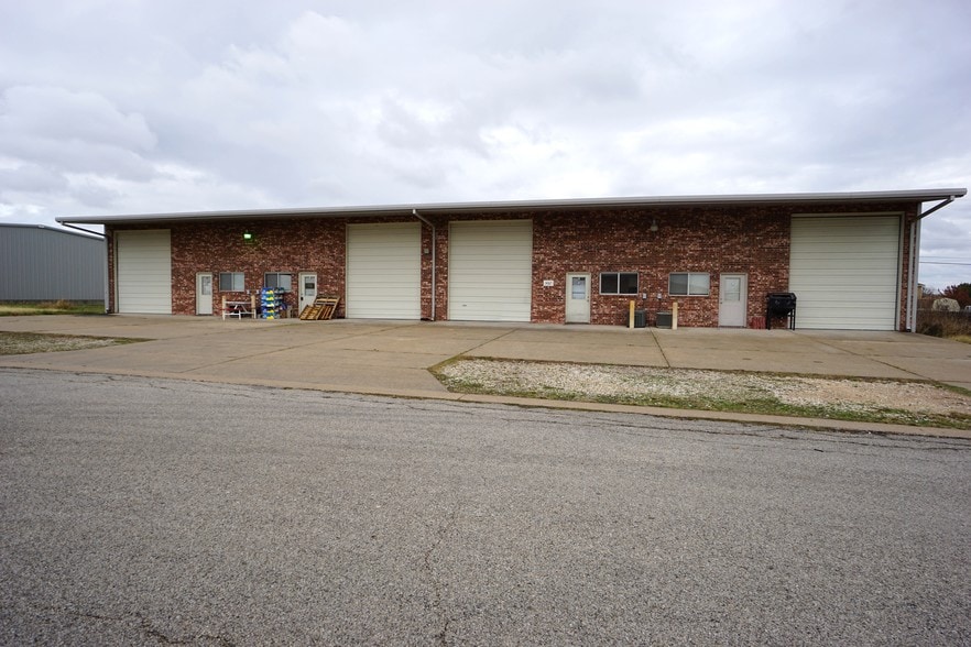 810 Tradesmen's Park Loop, Hutto, TX for lease - Building Photo - Image 1 of 3