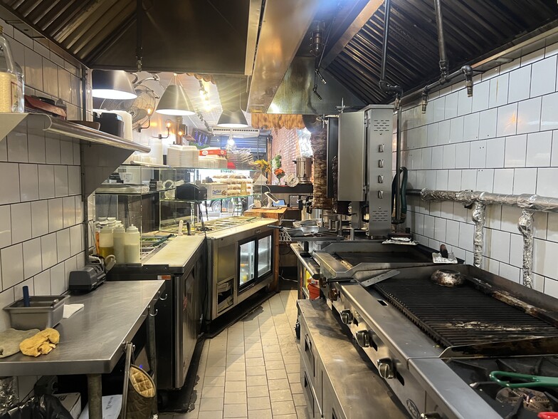 126 Wyckoff Ave, Brooklyn, NY à louer - Photo du bâtiment - Image 3 de 9