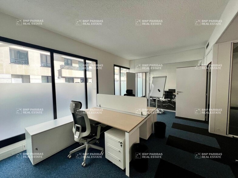 21 Rue Saint-Pierre, Neuilly-sur-Seine for lease - Building Photo - Image 2 of 9