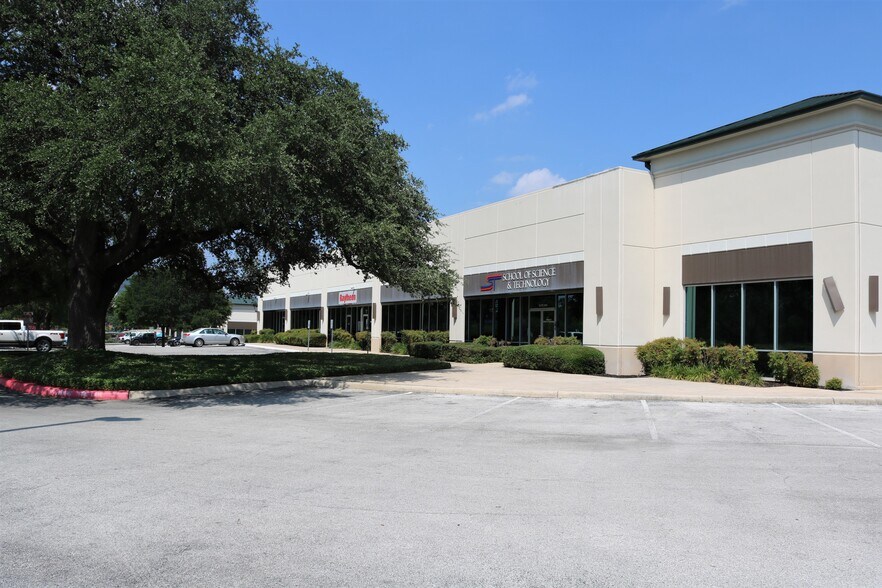 5300 Wurzbach Rd, San Antonio, TX à vendre - Photo du bâtiment - Image 3 de 5