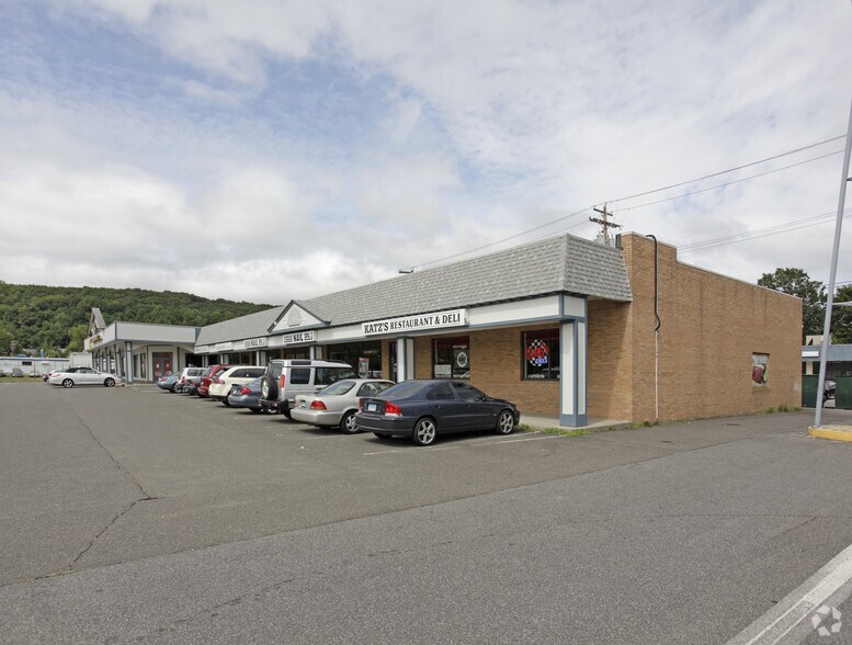 1646-1654 Amity Rd, Woodbridge, CT à vendre - Photo du bâtiment - Image 2 de 12