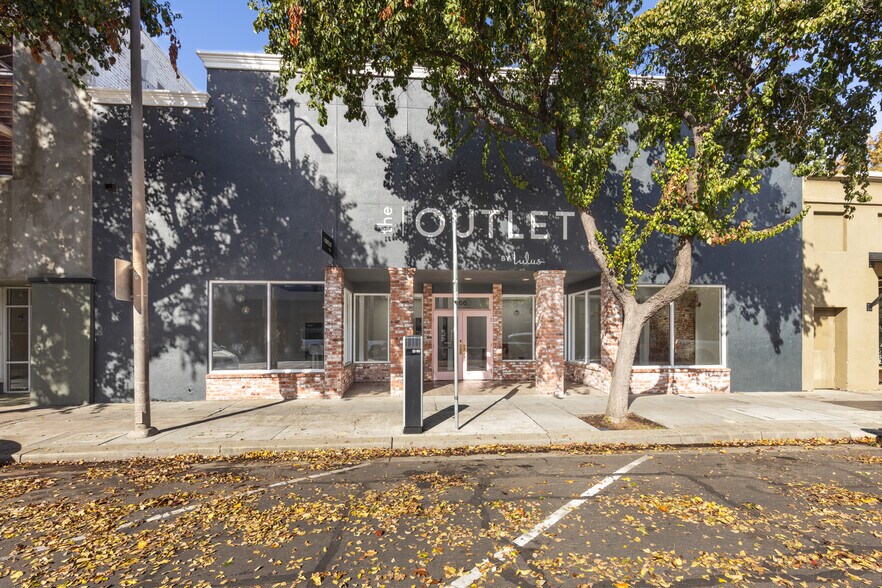 166 E 2nd St, Chico, CA à louer - Photo du bâtiment - Image 1 de 3