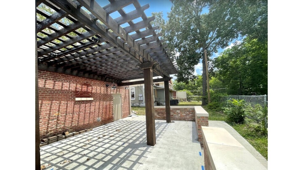 2121 W 16th St, Little Rock, AR à louer - Photo du bâtiment - Image 2 de 10