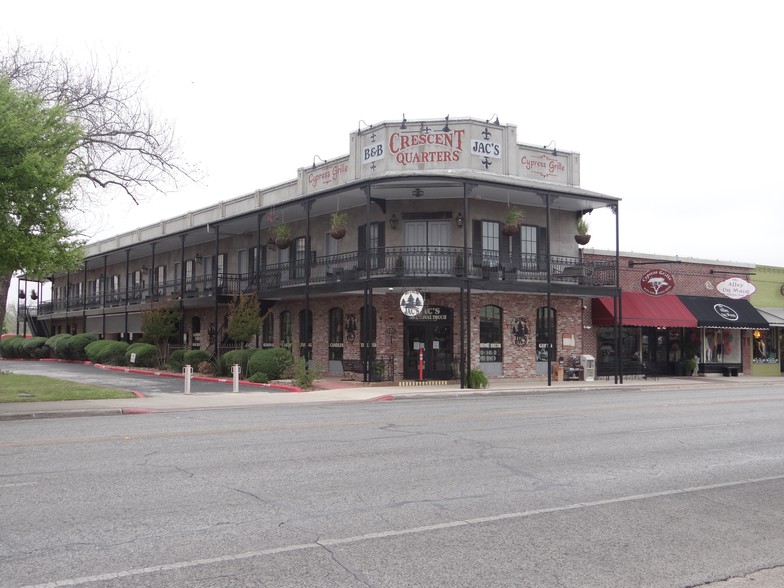 152-170 S Main St, Boerne, TX for sale - Primary Photo - Image 1 of 42