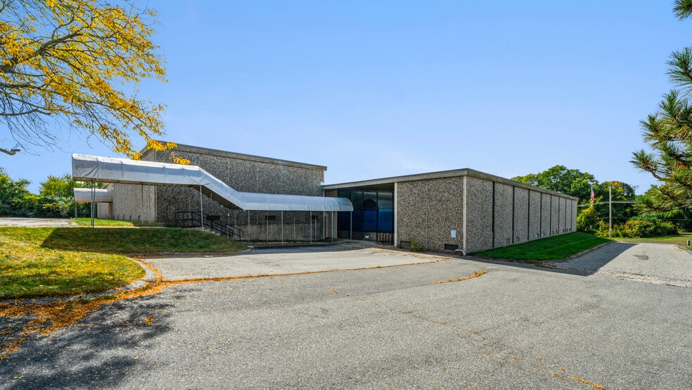 120 Whiting Farms Rd, Holyoke, MA for sale - Building Photo - Image 3 of 10