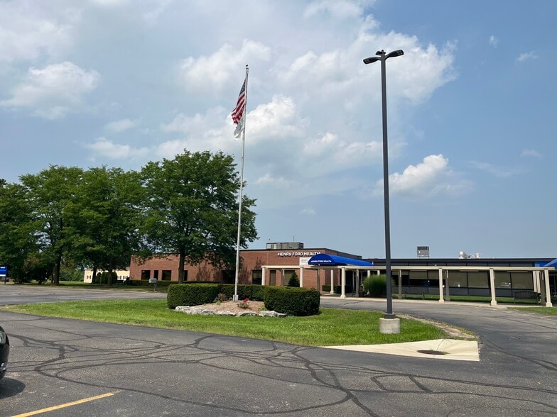 80600 Van Dyke Rd, Bruce Twp, MI for sale - Primary Photo - Image 1 of 3