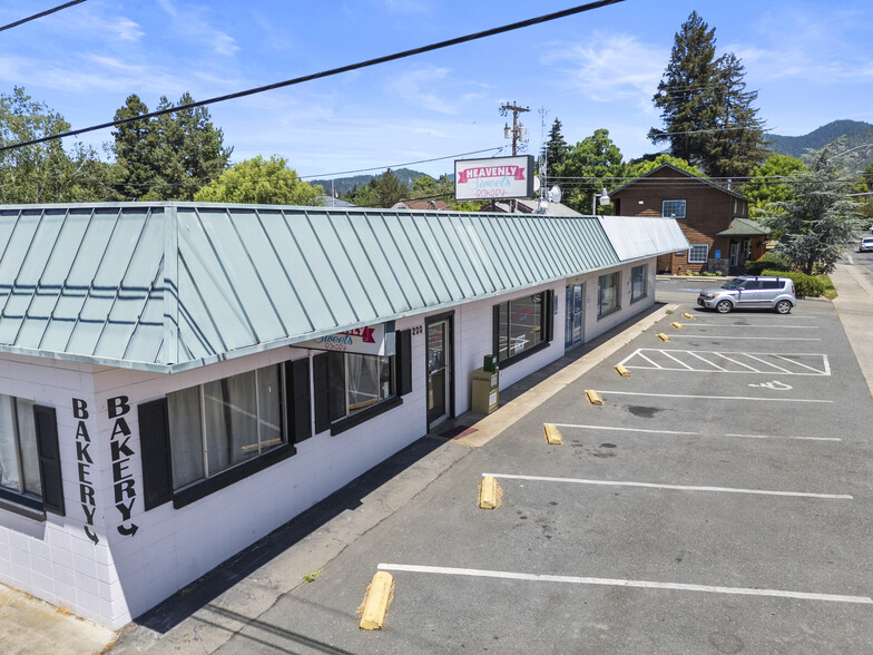 200-204 NW 4th St, Grants Pass, OR à vendre - Photo du b timent - Image 1 de 56