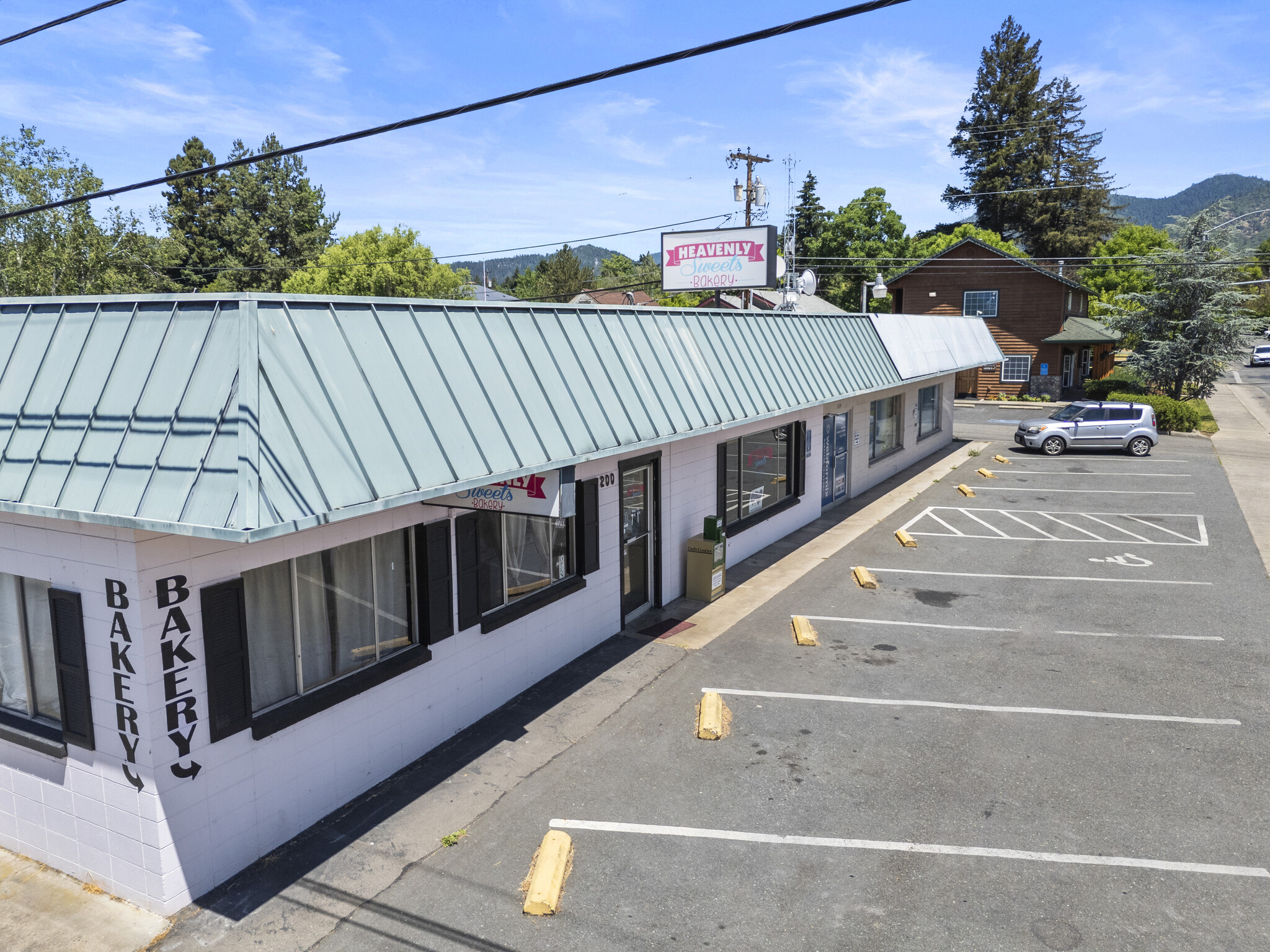 200-204 NW 4th St, Grants Pass, OR à vendre Photo du b timent- Image 1 de 57