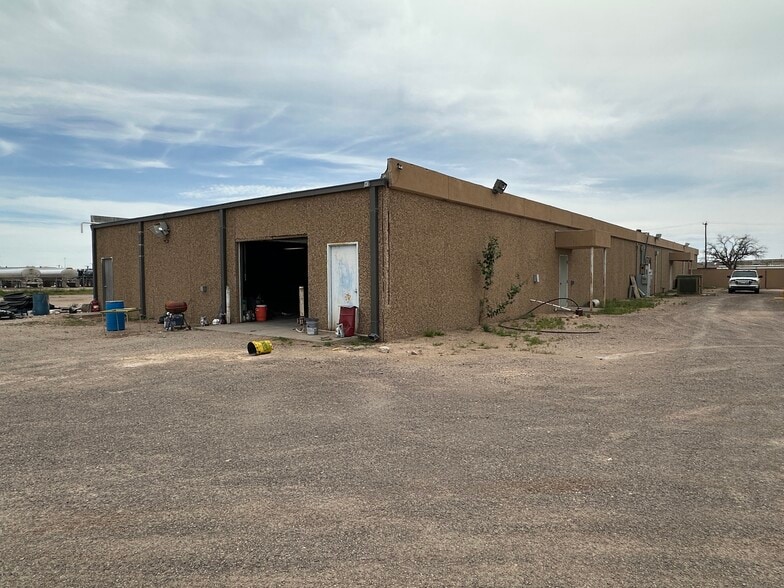 2057 Commerce Dr, Midland, TX for lease - Building Photo - Image 3 of 20