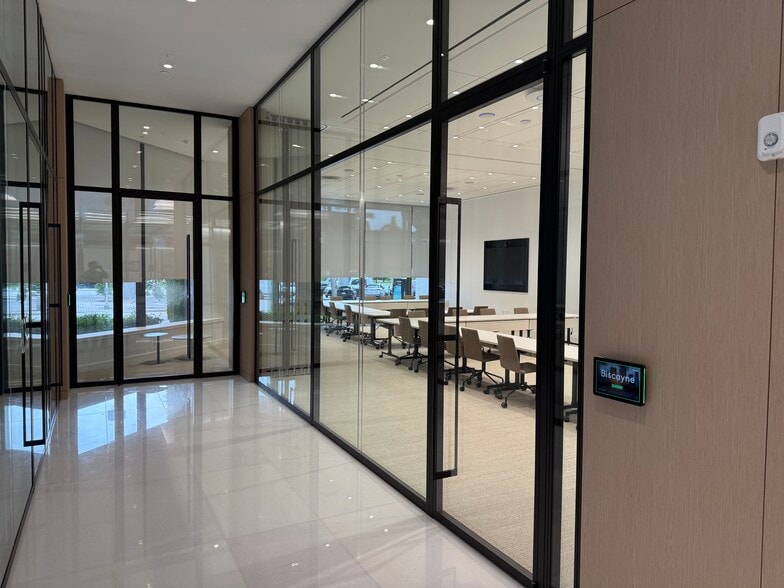 2 S biscayne Blvd, Miami, FL for lease - Building Photo - Image 2 of 8