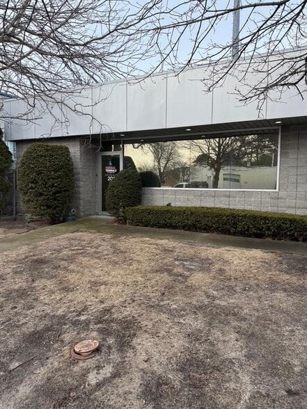 201 Union Blvd, West Islip, NY for sale - Building Photo - Image 2 of 9