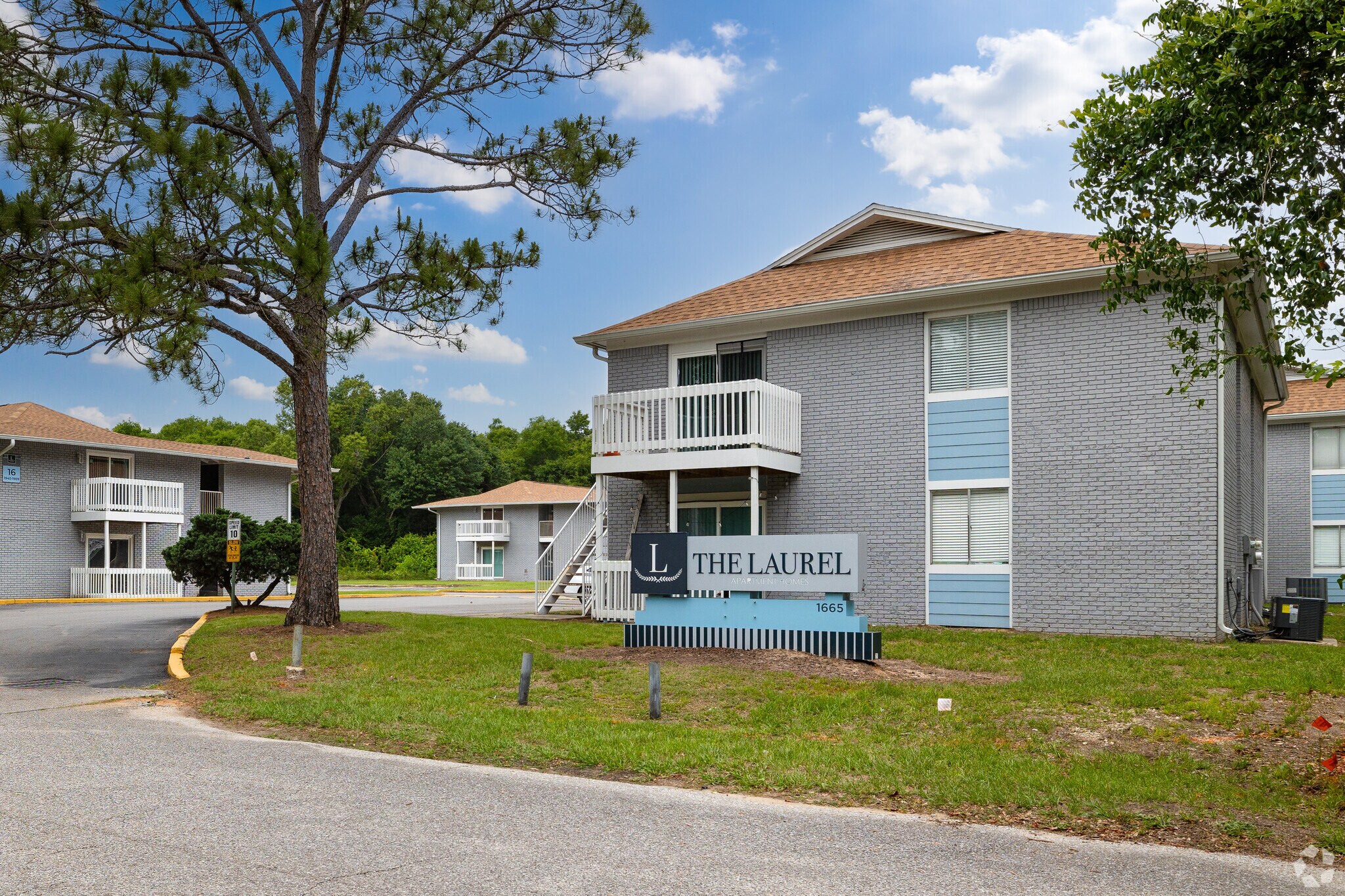 1665 Dogwood Pl, Pensacola, FL à vendre Photo du bâtiment- Image 1 de 25
