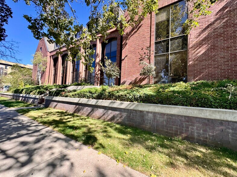 275 E South Temple, Salt Lake City, UT à louer - Photo du bâtiment - Image 1 de 12