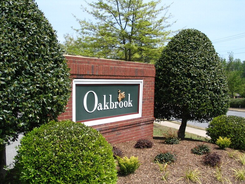 701-704 Bombay Ln, Roswell, GA à louer - Photo du bâtiment - Image 2 de 17