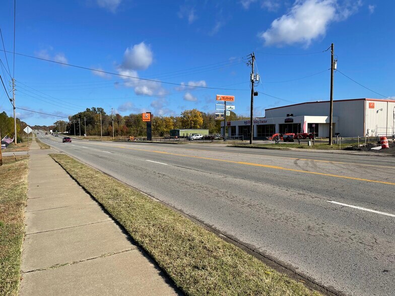 515 Weir Rd, Russellville, AR à louer - Photo du bâtiment - Image 3 de 5