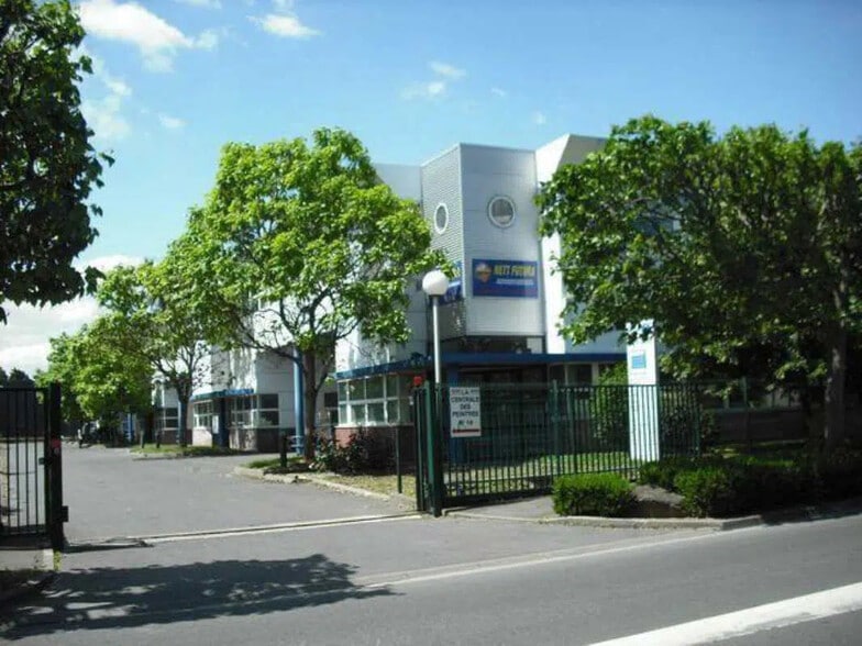 Office in Bondy for lease - Building Photo - Image 2 of 8