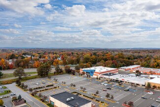 Plus de détails pour 95-111 Elm St, Enfield, CT - Commerce de détail à louer