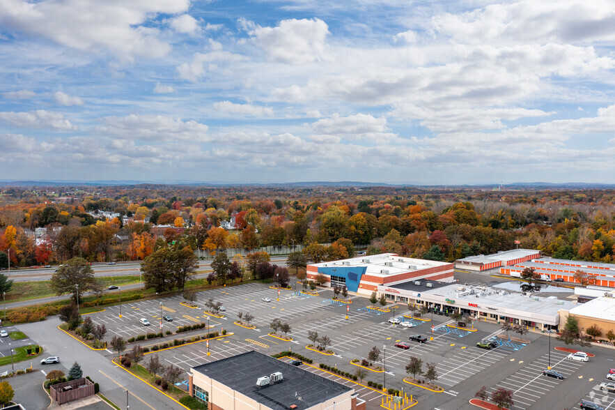 95-111 Elm St, Enfield, CT for lease - Building Photo - Image 1 of 12