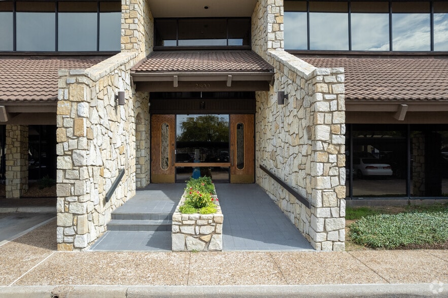 2800 S Hulen St, Fort Worth, TX for lease - Building Photo - Image 3 of 3