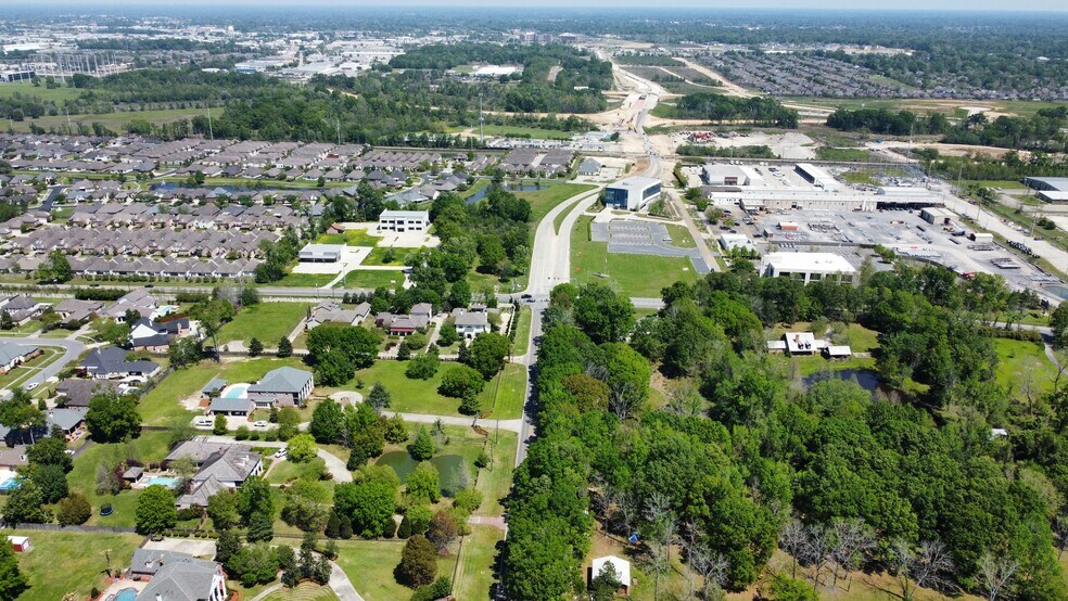 15222 Perkins Rd, Baton Rouge, LA à vendre - Photo du bâtiment - Image 2 de 5
