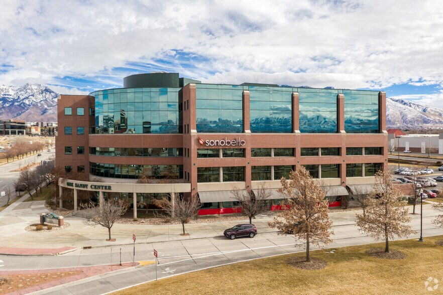 10011 S Centennial Pky, Sandy, UT à louer - Photo du bâtiment - Image 3 de 14