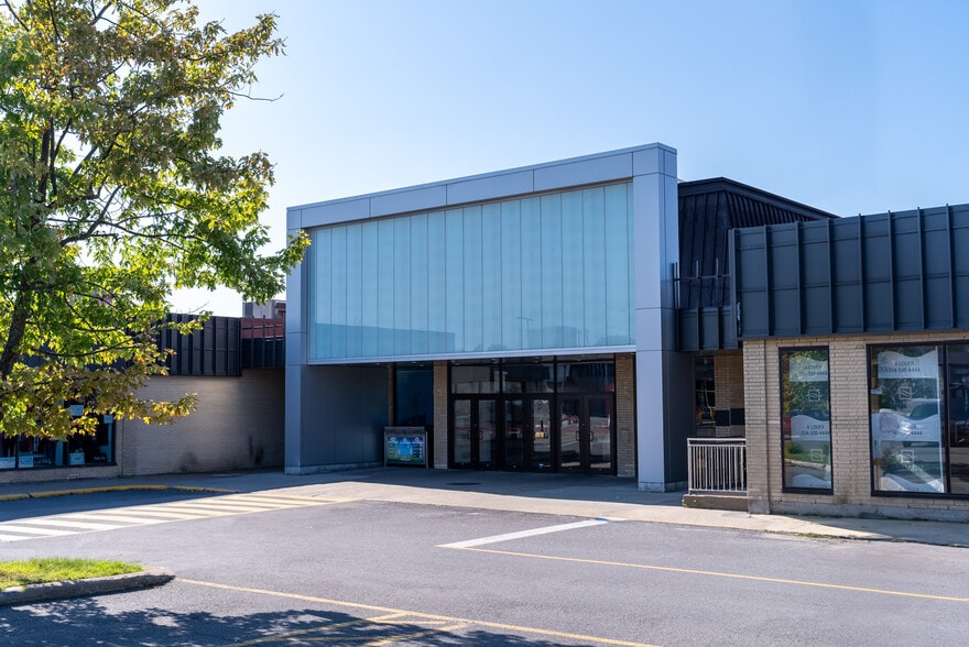 200 Blvd D’Anjou, Châteauguay, QC à louer - Photo du bâtiment - Image 3 de 8