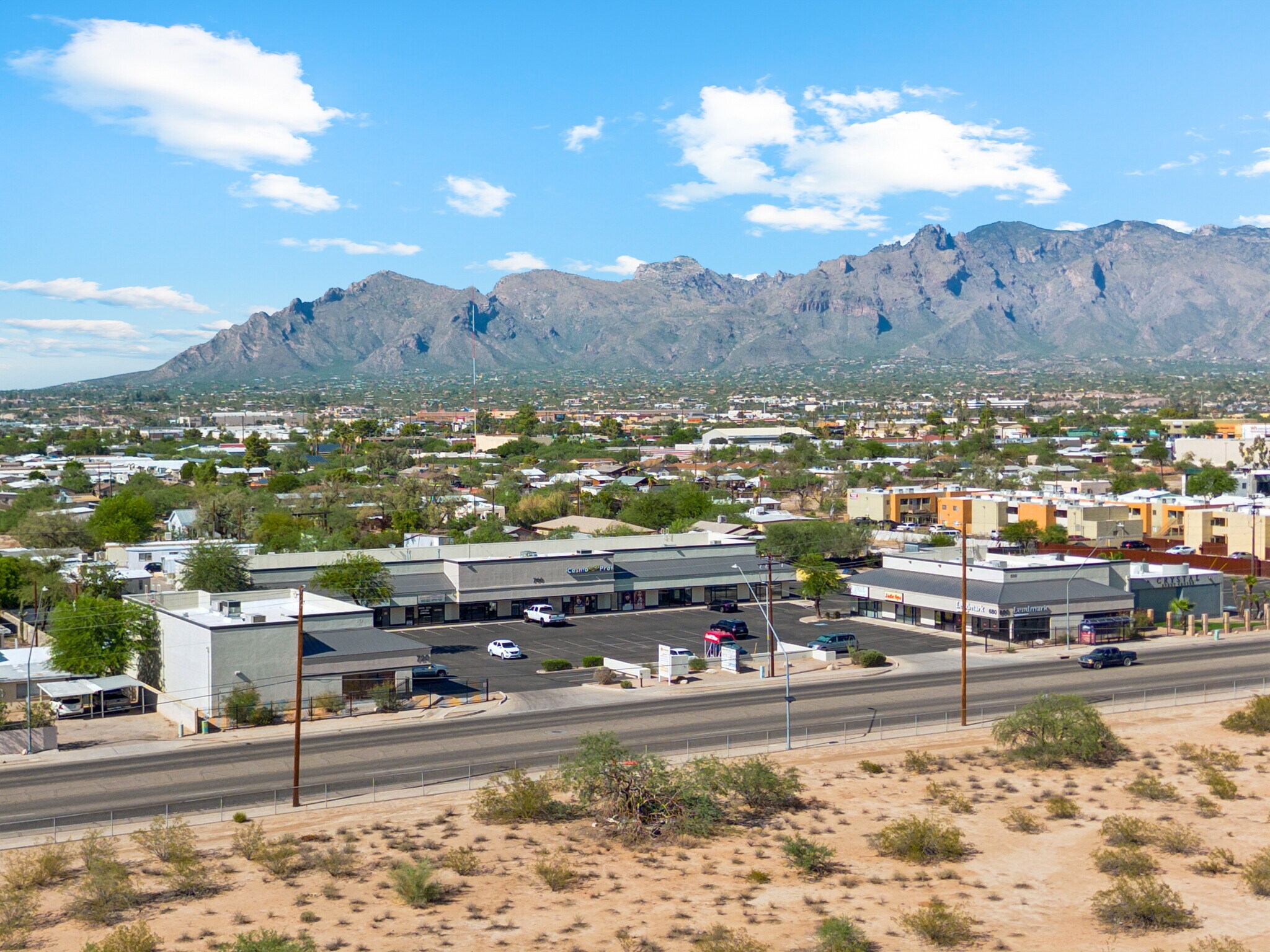 700 W Prince Rd, Tucson, AZ à vendre Photo principale- Image 1 de 7