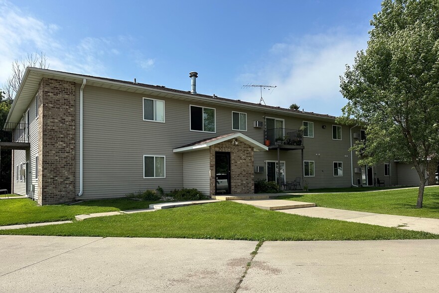 West Fargo Plus portefeuille de 9 propriétés à vendre sur LoopNet.ca - Photo du b timent - Image 3 de 15