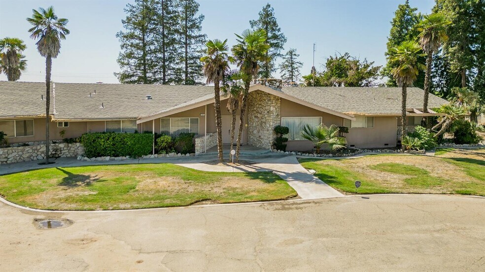 5254 E Jensen Ave, Fresno, CA à vendre - Photo du bâtiment - Image 2 de 16