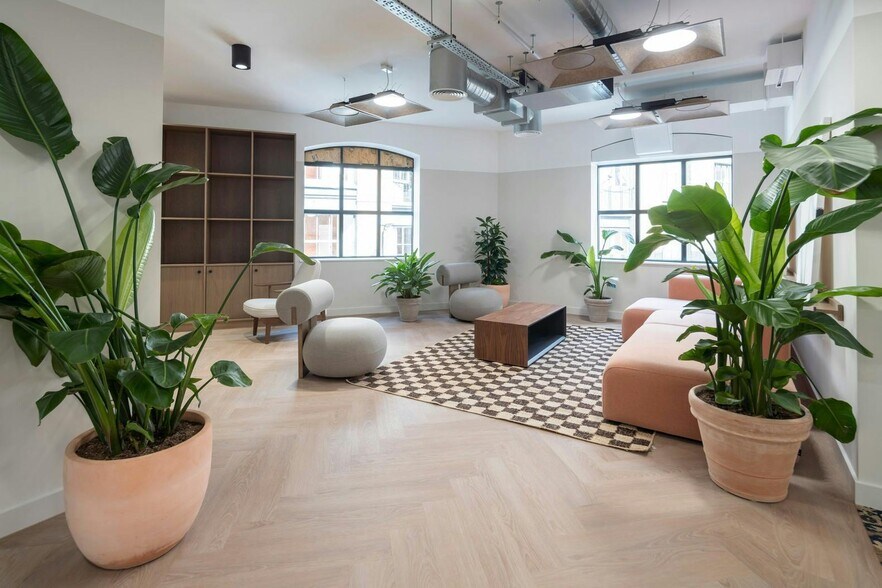 6-8 Luke St, Londres à louer - Photo du bâtiment - Image 3 de 27