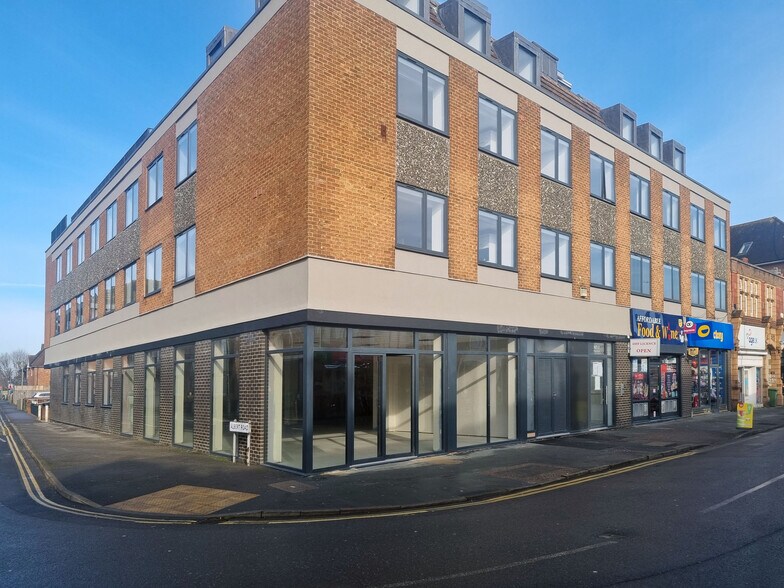 11-15 High St, Horley for lease - Building Photo - Image 2 of 5