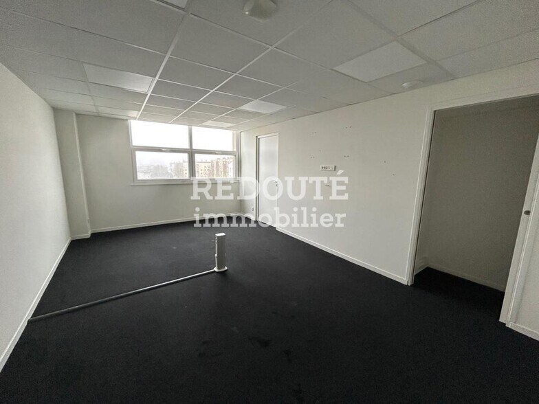 Office in Bétheny for sale - Interior Photo - Image 2 of 13