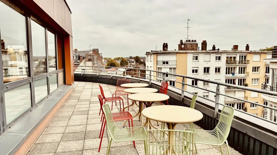 Bureau dans Lille à louer - Photo du bâtiment - Image 2 de 8