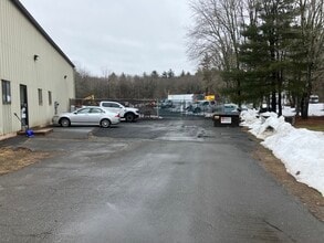 50 E Dudley Town Rd, Bloomfield, CT à louer Photo du bâtiment- Image 2 de 11