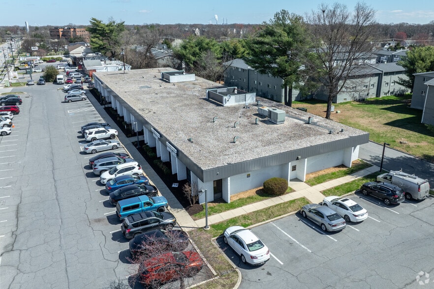 7711 Quarterfield Rd, Glen Burnie, MD à vendre - Photo du bâtiment - Image 3 de 3