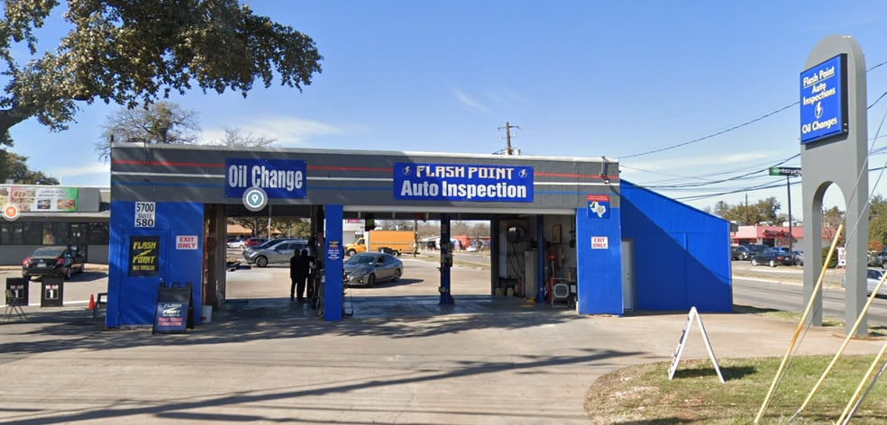 5700-5730 Manchaca Rd, Austin, TX à louer - Photo du bâtiment - Image 2 de 7