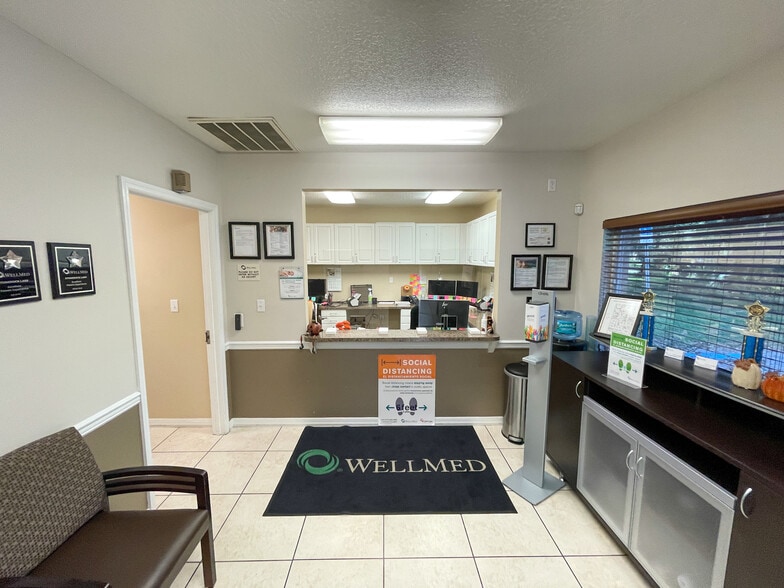 10616 Main St, Thonotosassa, FL à vendre - Photo du bâtiment - Image 2 de 7