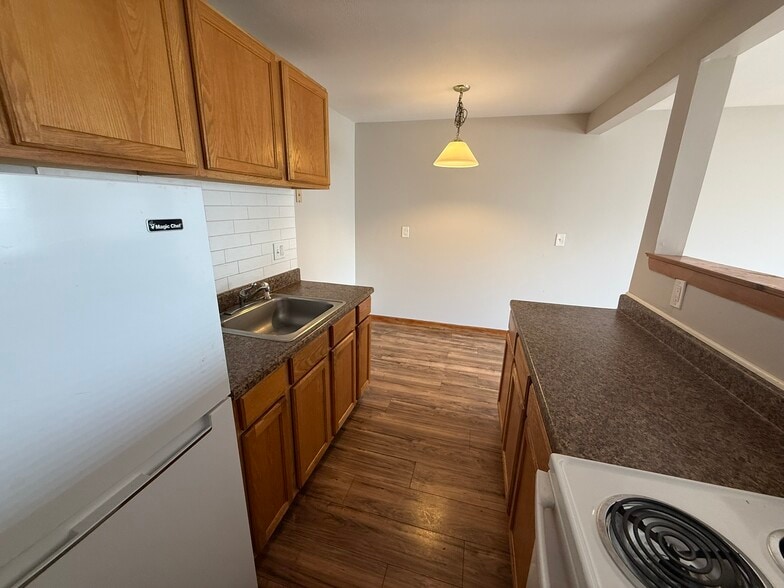 554 Silas Deane Hwy, Wethersfield, CT for sale - Building Photo - Image 2 of 15
